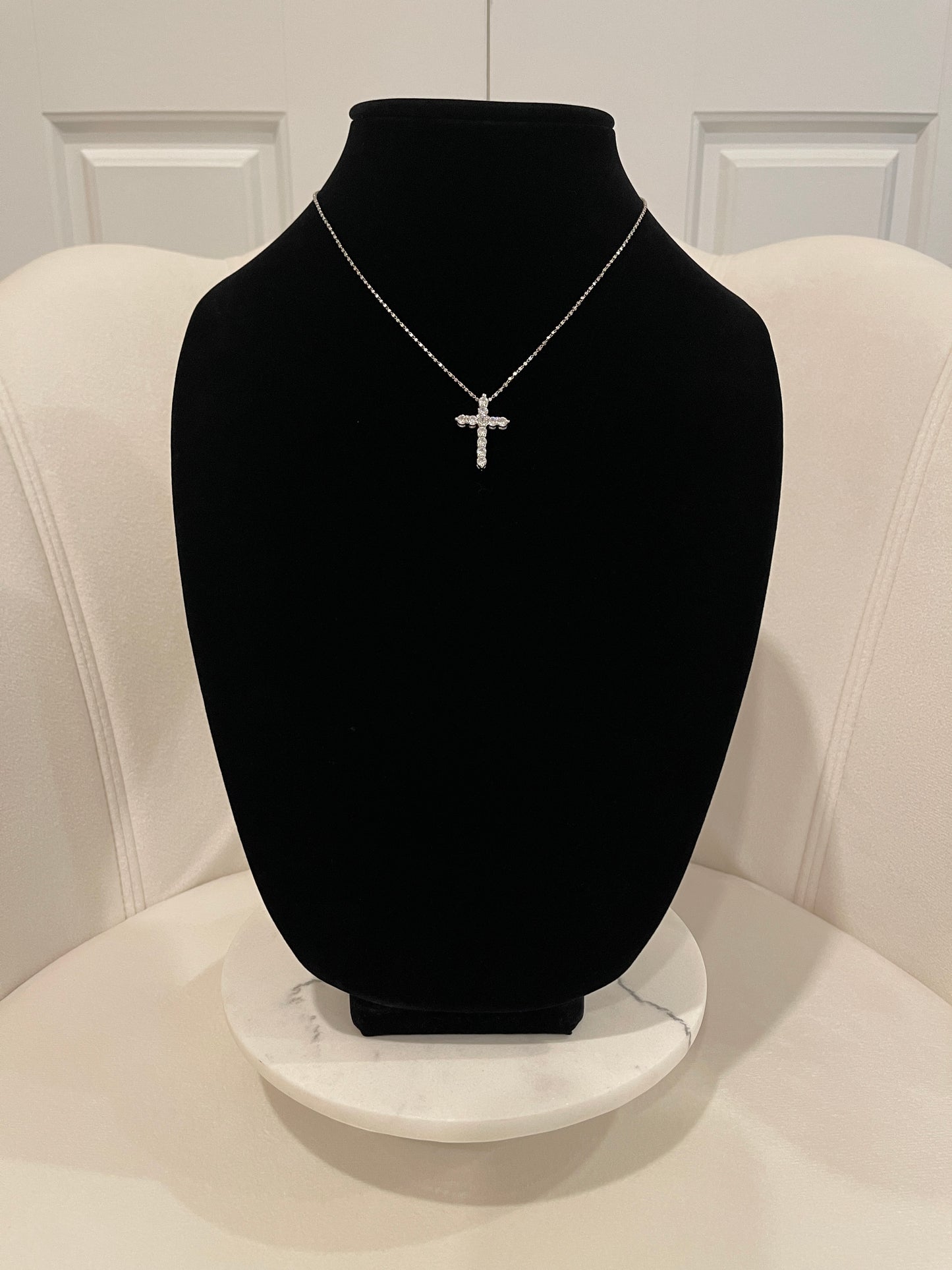 CROSS NECKLACE (SILVER)
