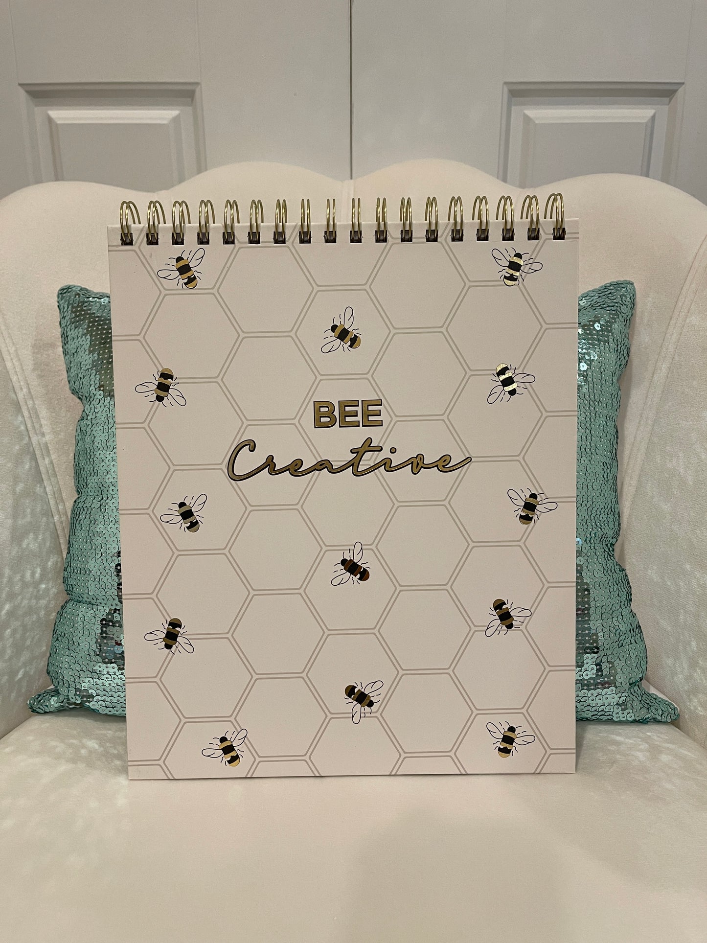 BEE CREATIVE ART BOOK